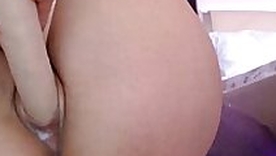 Teen brunette gets her left-hand pussy wide open