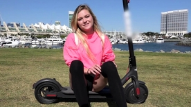 Chloe Foster, a androgyne teen, exposes her intimate parts apropos a release setting