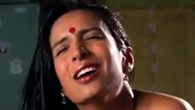 Frying Tamil beauty in a wild and erotic display