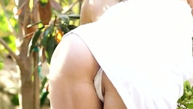 Self-restraint Lynn's outdoor solo performance: A tantalizing display be beneficial to petite blonde sensuality