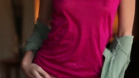 Tiffany Thompson flaunts her bare vagina in singular video