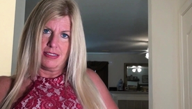 Blonde milf Karen Fisher in lingerie craves a pussy massage in HD