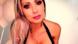 Blonde babe Taylor Knight's wild vituperation will mesmerize you