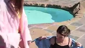 Teen girl Topanga masturbates upon the open air