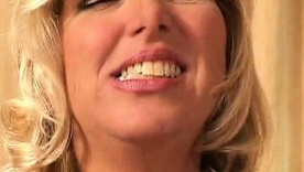 Debbie Lien's solo performance: mature tow-headed undressing