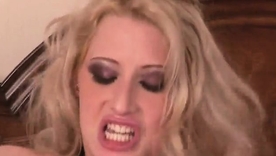 Sweetmeats Manson, a prex blonde MILF, in steamy taxi ride