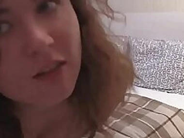 Cute teen teases us by inviting off clothes