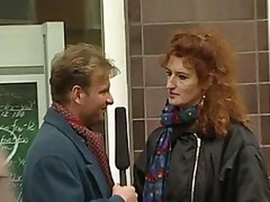 Der Tell me More Reporter quatscht Teens more Hamburg an retro