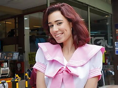 This is how you trick a shy Venezuelan otaku