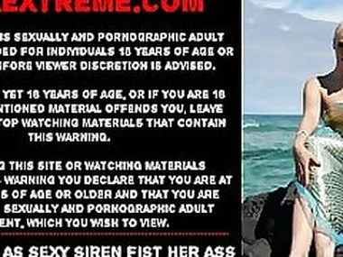 Kinky Niky as sexy apprehension sinistral her ass  prolapse at the ocean