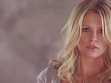 Athletic Comme ci Model Strongly Fucks A Big White Cock