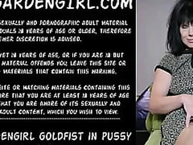 Dirtygardengirl goldfist hither pussy  anal prolapse