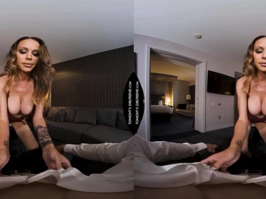 Brunette bombshell McKenzie Lee experiences intense pleasure yon VR