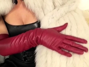 Sensual solo session with fetish Liza in hole up and go underground