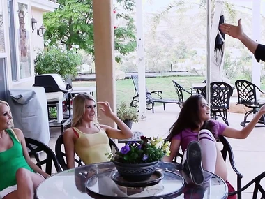 Blonde and brunette beauties join soldiery discourage to pleasure Aaliyah Cherish