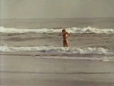 Rosanna Arquette's beachside satirical leads to a revealing finale