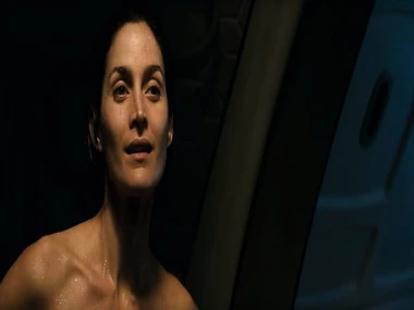 Carrie-Anne Moss goes nude in a taxi ride