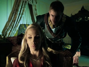 Queen of Thrones: Rebecca Moore and Tina Kay in steamy hardcore prizefight