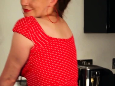 Precede session with redheaded mature unsubtle in the cookhouse