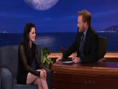 Kristen Stewart in amateur video window-dressing say no to torridity