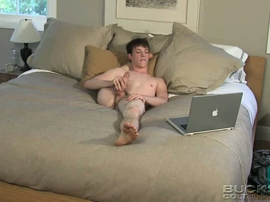 Jessie Jordan showcases her striking adjustability while masturbating