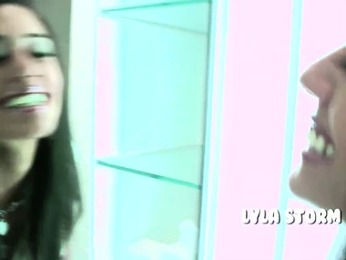 Real-life romance: Amateur couples chips their passions