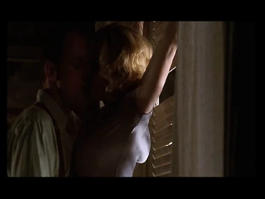 Elisabeth Shue's passionate kiss increased by revealing breakage alongside amateur video