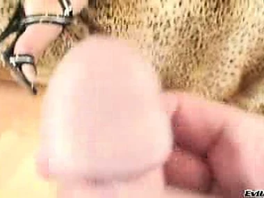 Brunette coddle Misty Stone's pantyhose playtime