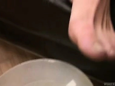 Helena Bush reveals her fetish for smooth pussy in HD