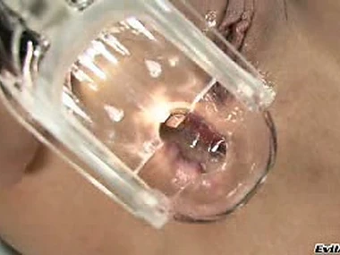 Blonde beauty Kaycee Brooks encircling California anal adventure with toys