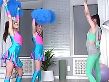 Young cheerleaders have lesbian relaxation time