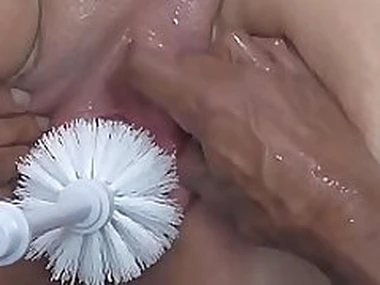 TOILET BRUSH
